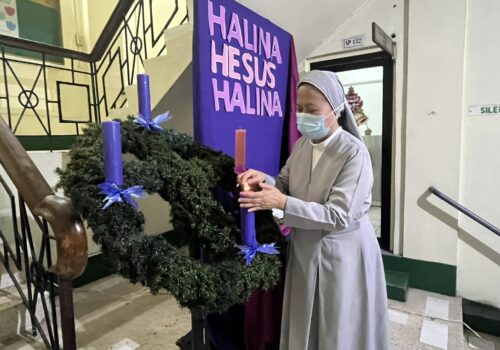 Paulinian Community Celebrates the First Sunday of Advent with Candle Lighting and Blessing